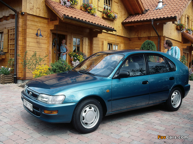 Images of Toyota Corolla Compact 5-door (E100) 1991–98 (640 x 480)