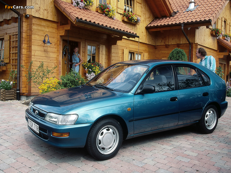 Images of Toyota Corolla Compact 5-door (E100) 1991–98 (800 x 600)