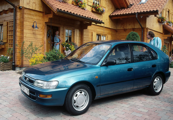Images of Toyota Corolla Compact 5-door (E100) 1991–98