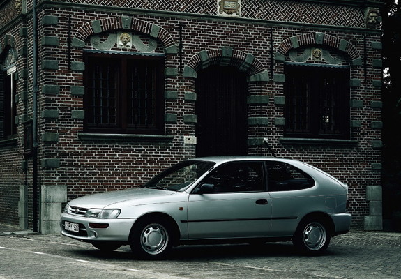 Photos of Toyota Corolla Compact 3-door (E100) 1991–98