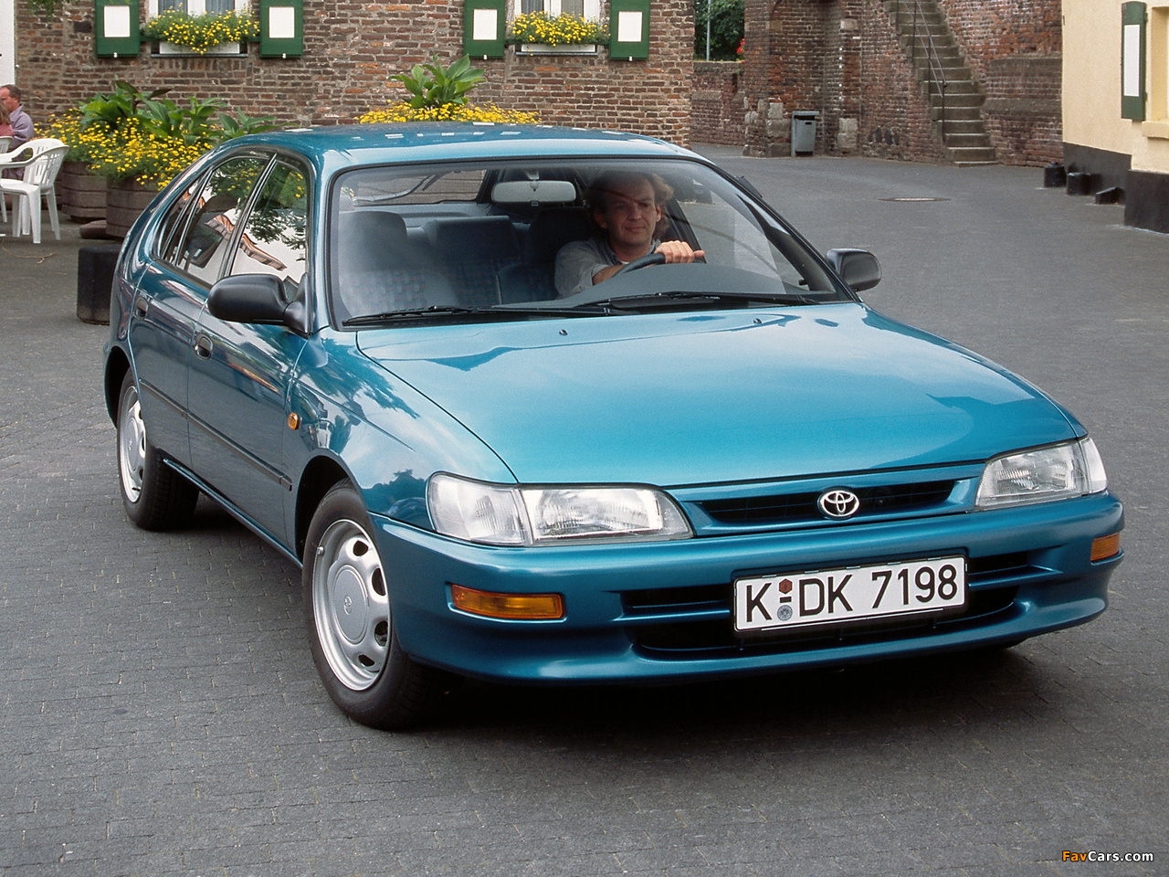 Pictures of Toyota Corolla Compact 5-door (E100) 1991–98 (1280 x 960)