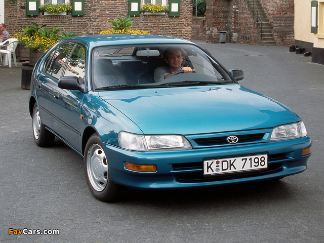 Pictures of Toyota Corolla Compact 5-door (E100) 1991–98 (640 x 480)