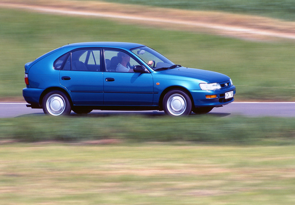 Toyota Corolla Compact 5-door (E100) 1991–98 pictures
