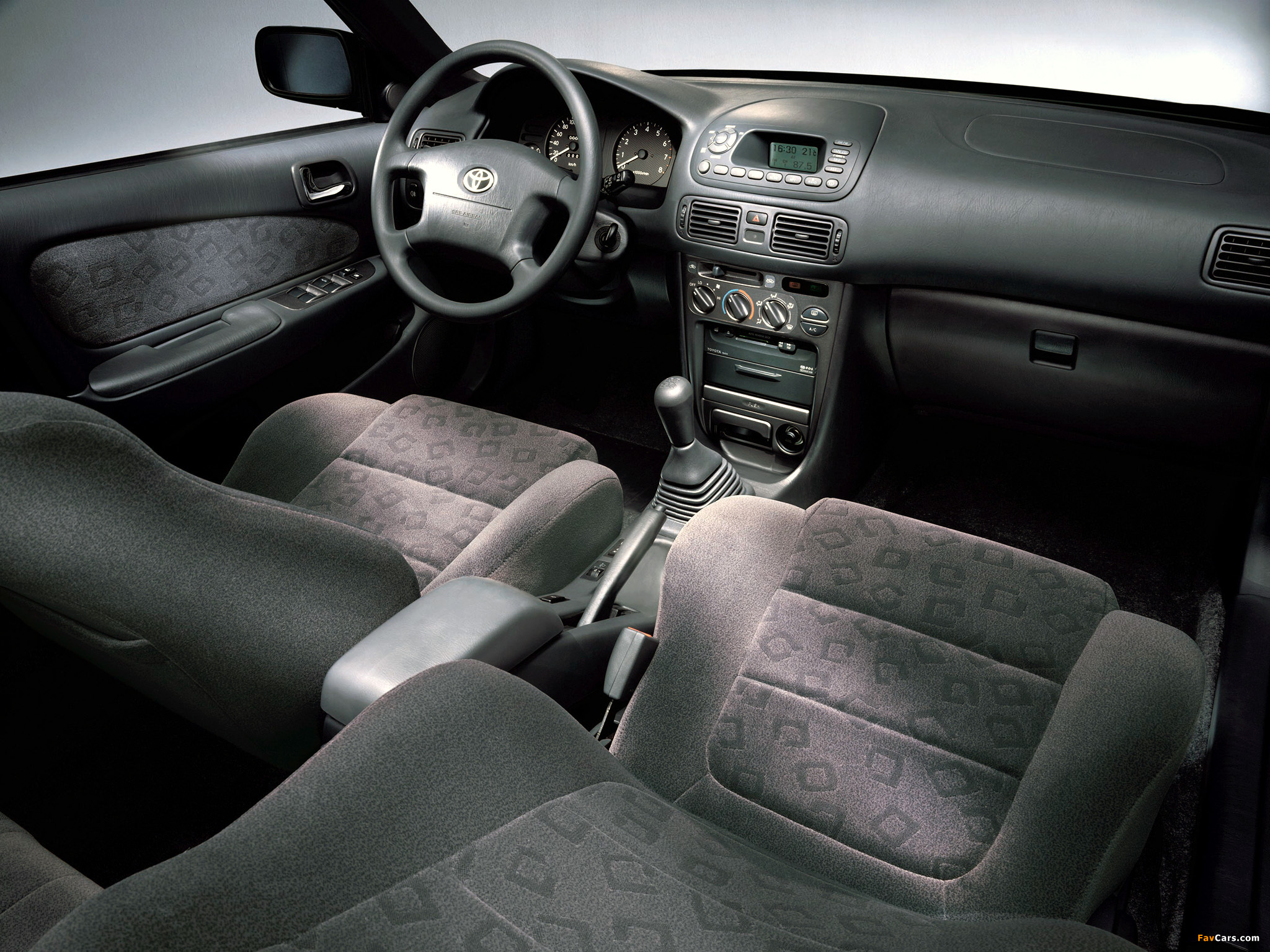 Toyota Corolla Compact 3-door (E110) 1999–2001 wallpapers (2048 x 1536)