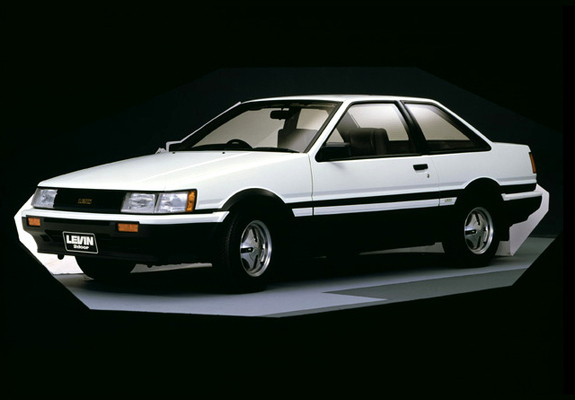 Photos of Toyota Corolla Levin GT-Apex 2-door (AE86) 1983–85