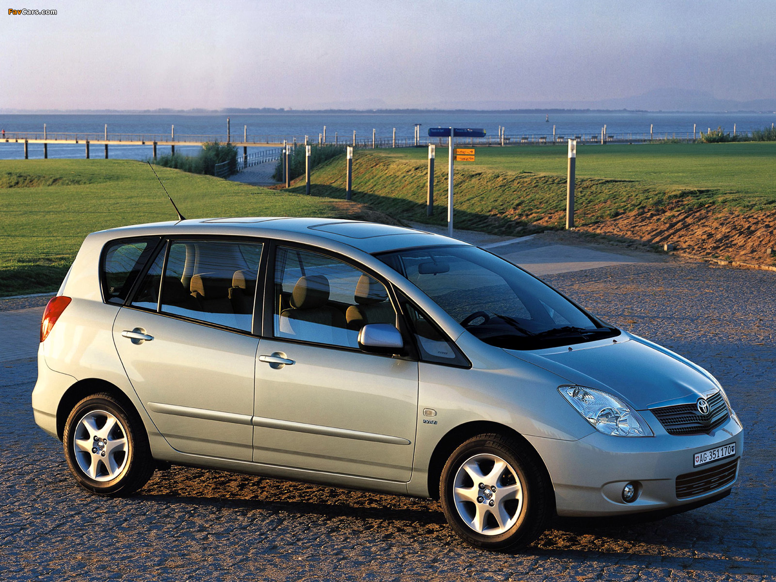 Images of Toyota Corolla Verso 2001–04 (1600 x 1200)