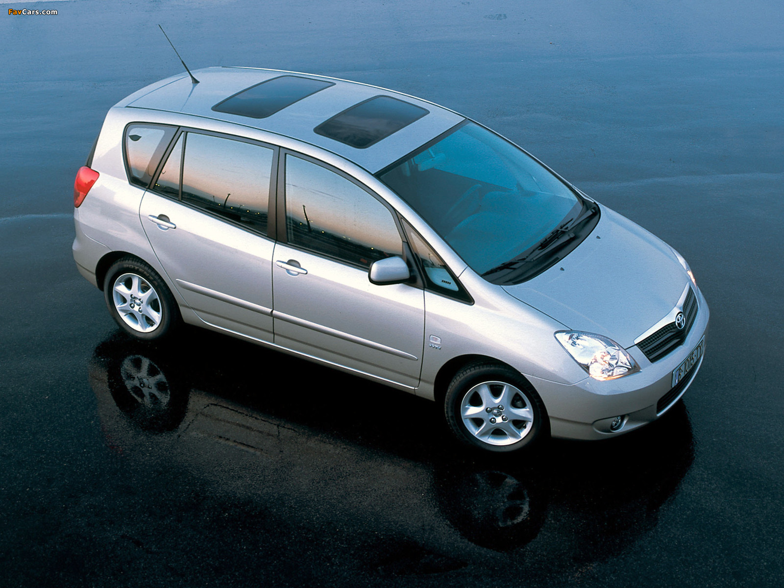 Images of Toyota Corolla Verso 2001–04 (1600 x 1200)
