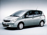 Images of Toyota Corolla Verso 2001–04