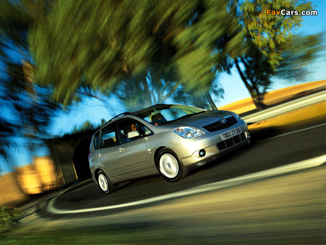 Images of Toyota Corolla Verso 2001–04 (640 x 480)