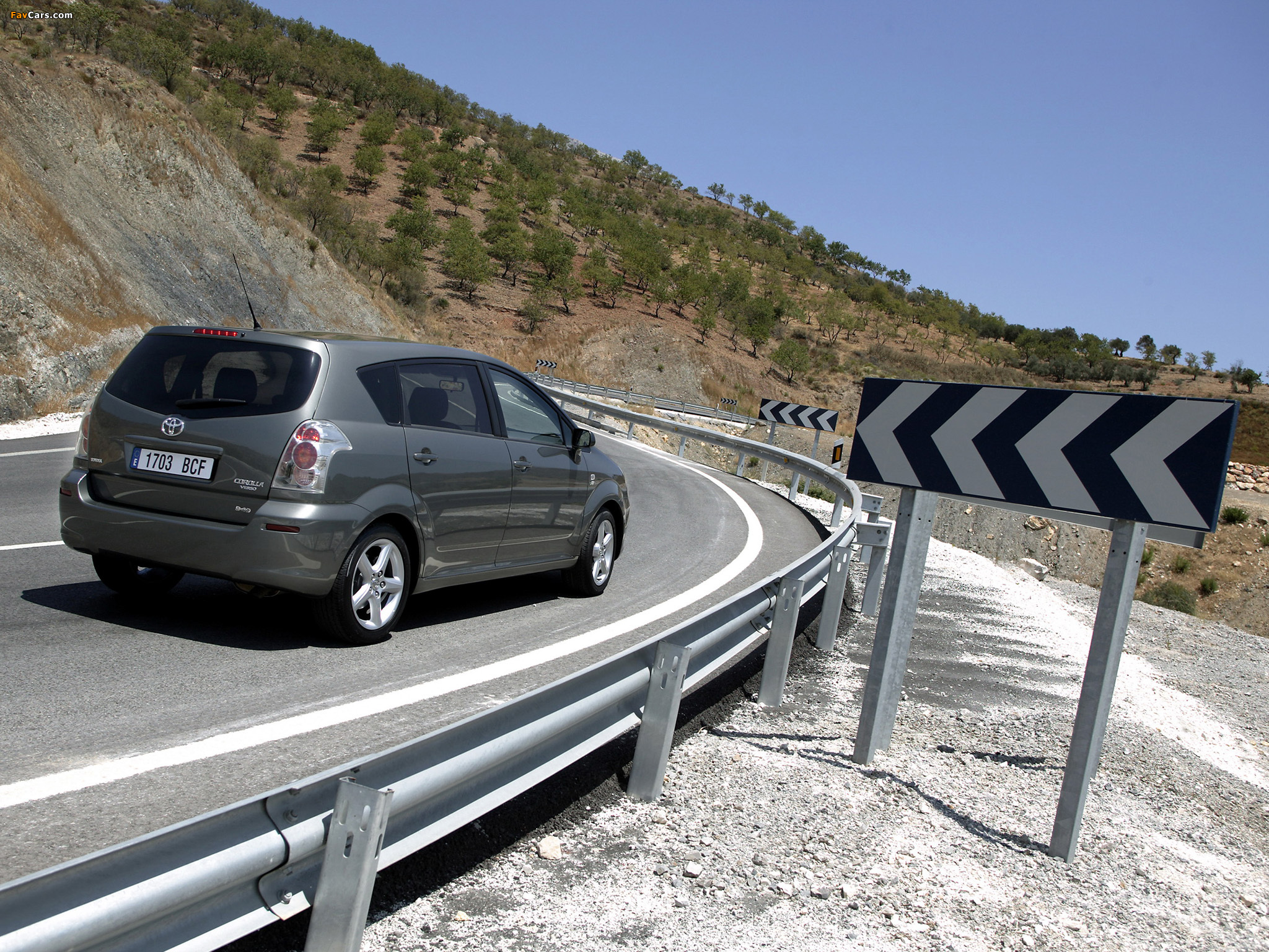 Photos of Toyota Corolla Verso 2004–09 (2048 x 1536)