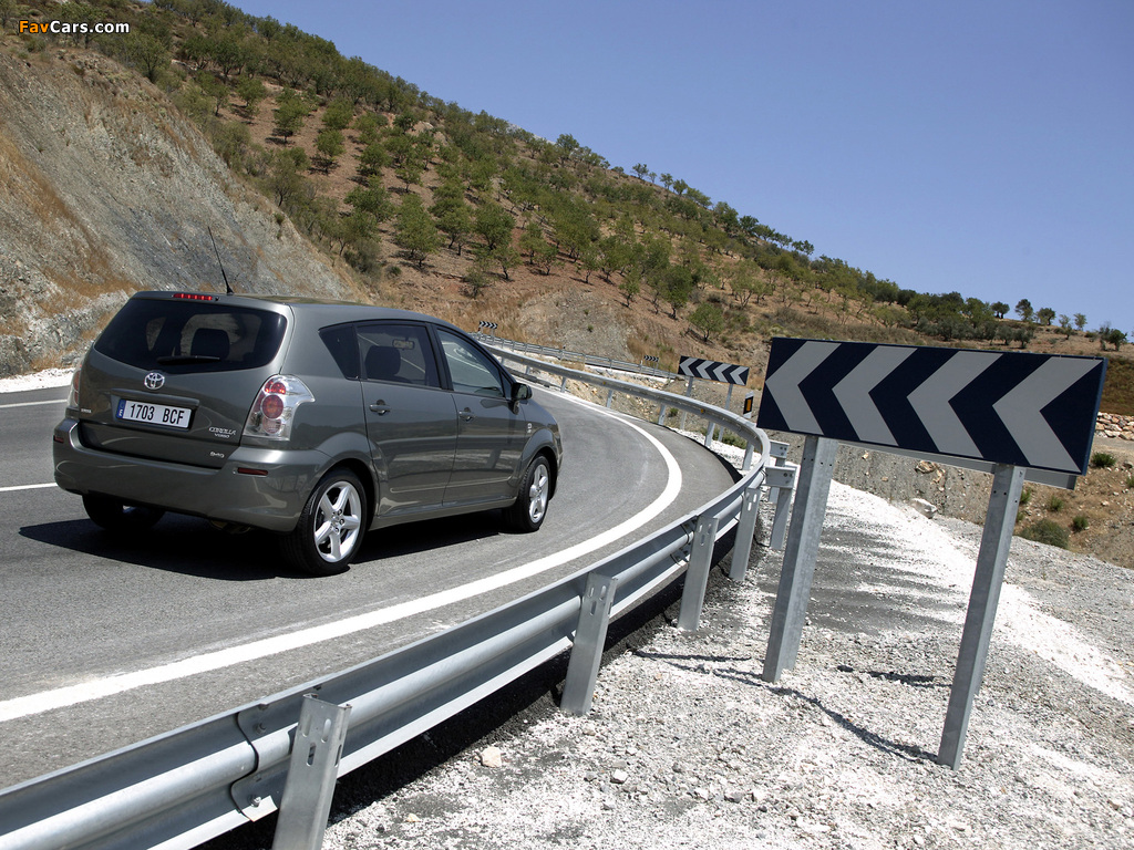 Photos of Toyota Corolla Verso 2004–09 (1024 x 768)