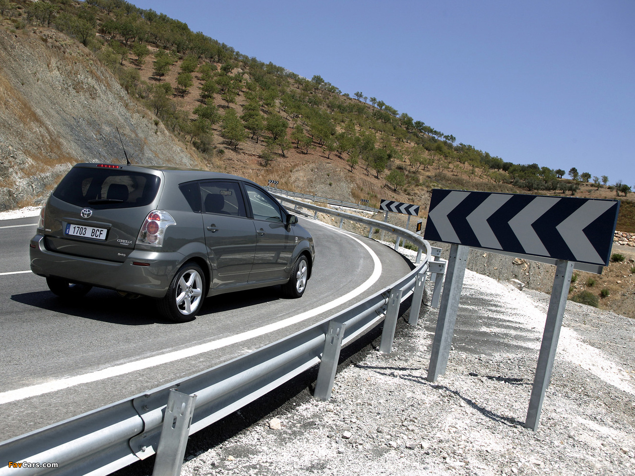 Photos of Toyota Corolla Verso 2004–09 (1280 x 960)