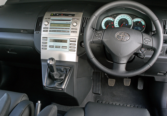 Pictures of Toyota Corolla Verso ZA-spec 2004–09