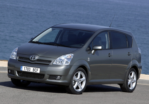 Pictures of Toyota Corolla Verso 2004–09