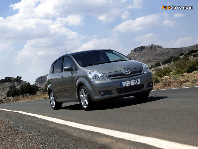 Pictures of Toyota Corolla Verso 2004–09 (640 x 480)