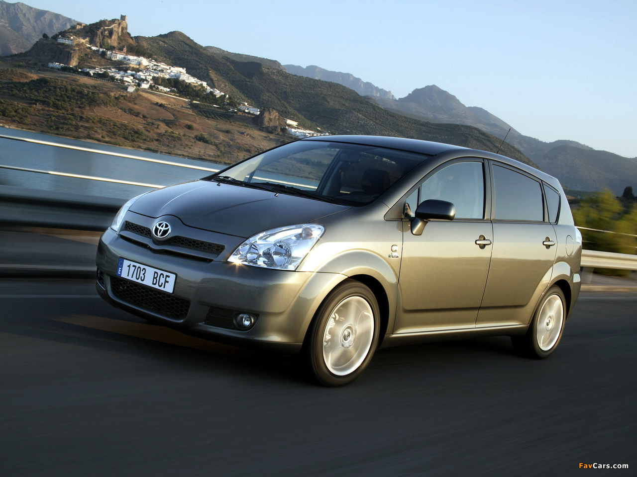 Toyota Corolla Verso 2004–09 images (1280 x 960)
