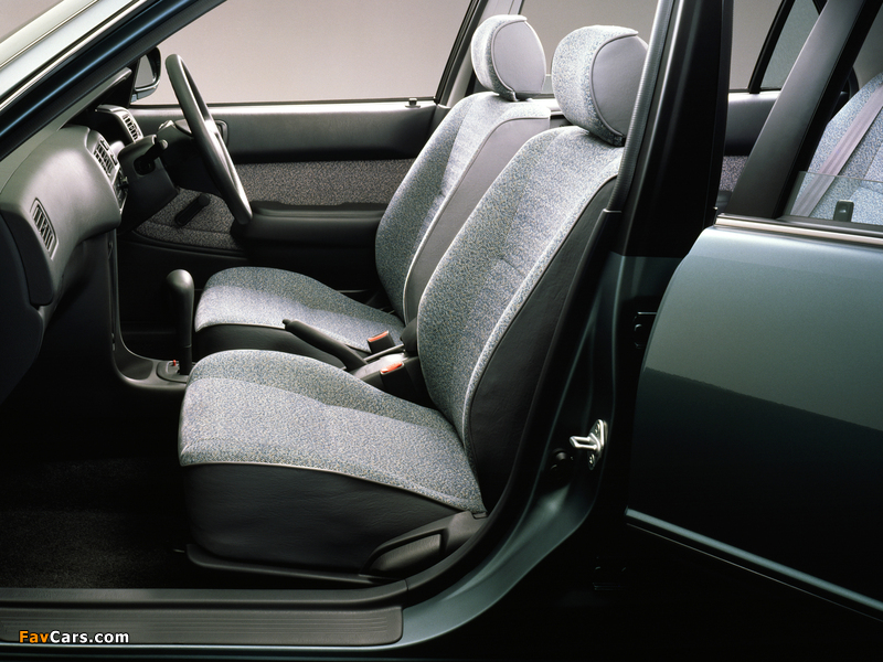 Images of Toyota Corolla 1.5 XE Saloon (AE110) 1995–96 (800 x 600)
