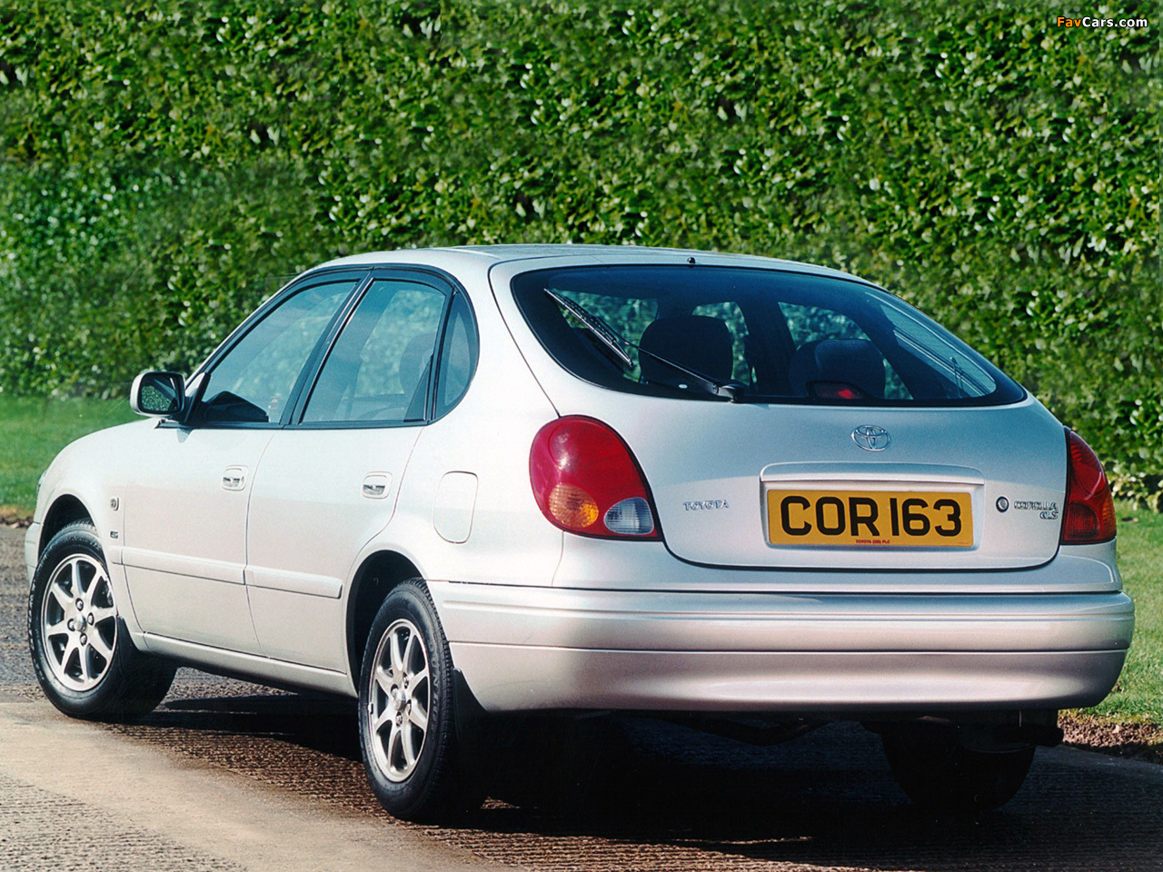 Images of Toyota Corolla 5-door UK-spec (AE110) 1999–2001 (1280 x 960)
