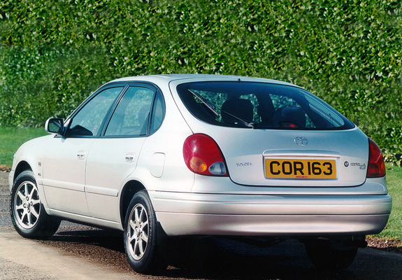 Images of Toyota Corolla 5-door UK-spec (AE110) 1999–2001