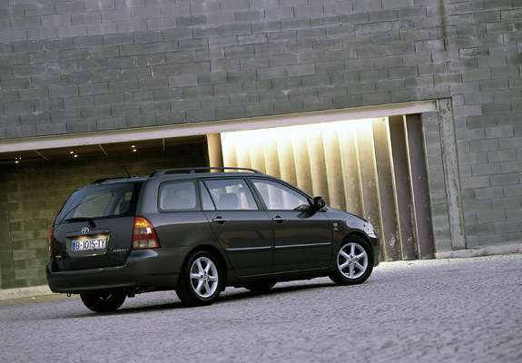 Images of Toyota Corolla Wagon 2001–04