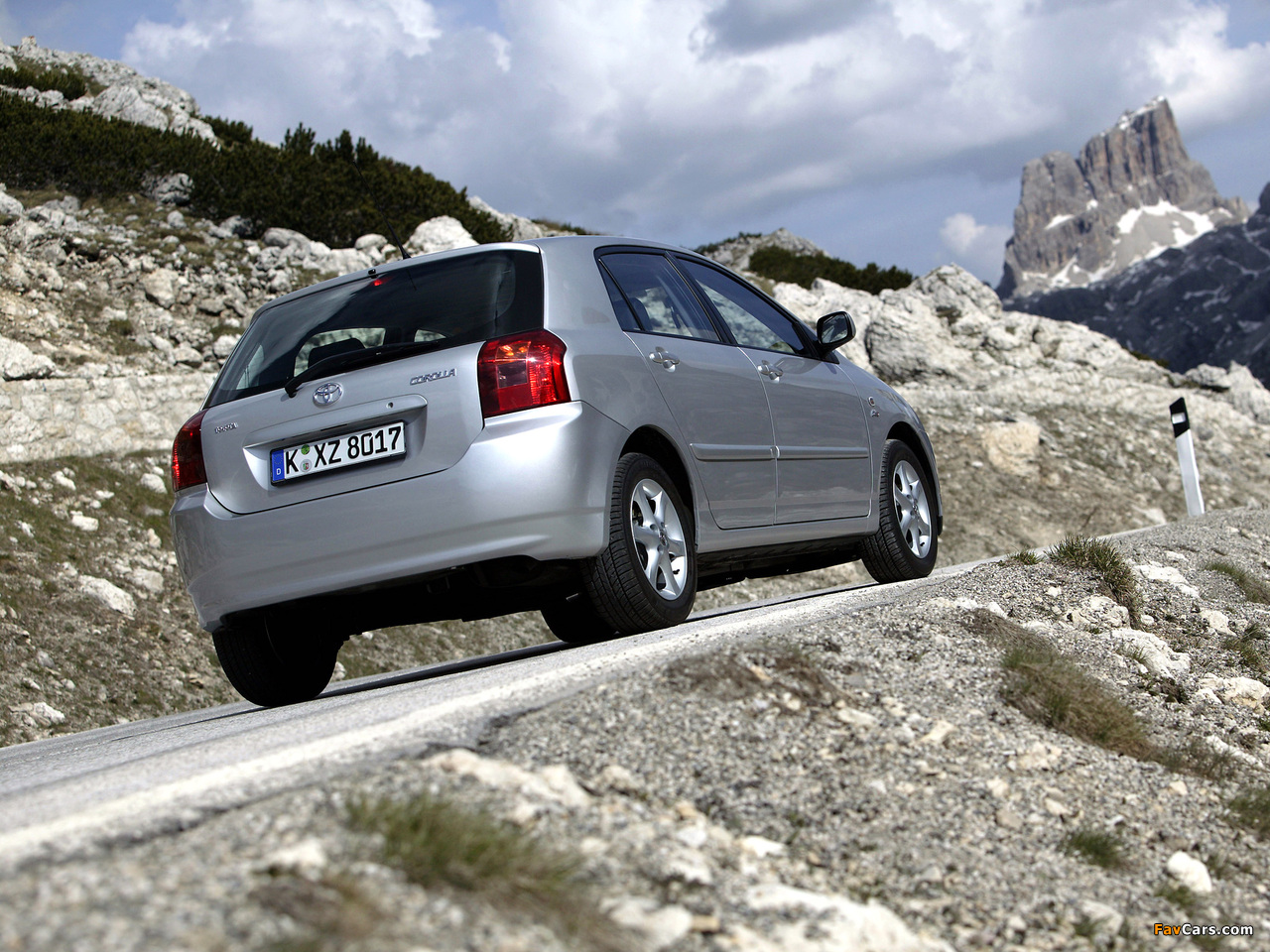 Images of Toyota Corolla 5-door 2001–04 (1280 x 960)