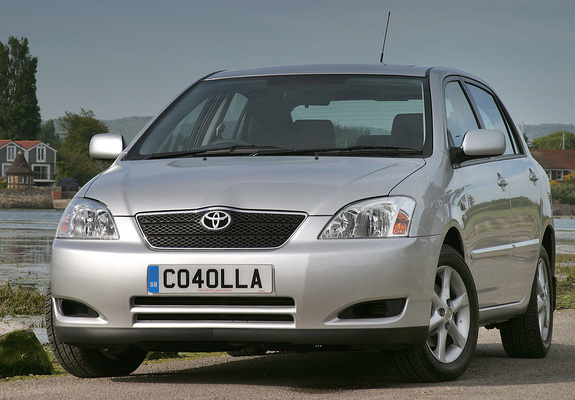 Images of Toyota Corolla 5-door UK-spec 2001–04