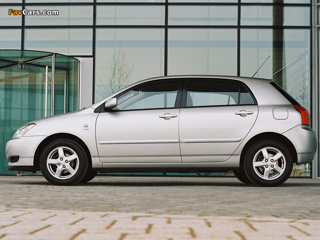 Images of Toyota Corolla 5-door UK-spec 2001–04 (640 x 480)