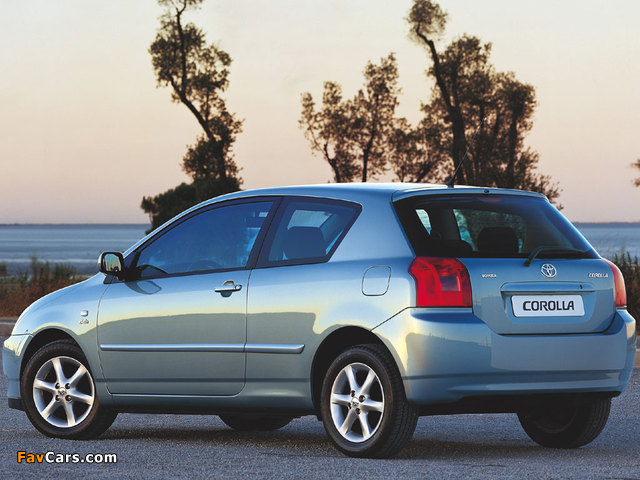 Images of Toyota Corolla 3-door 2001–04 (640 x 480)