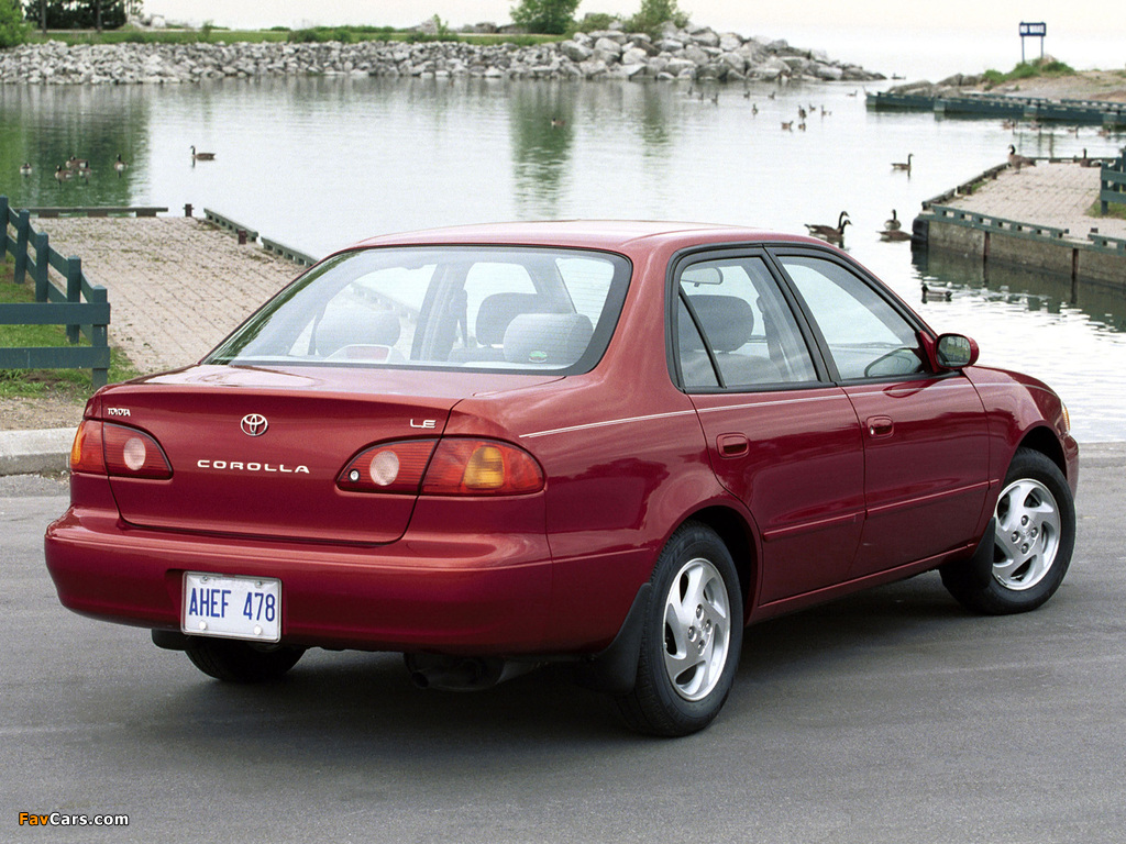 Images of Toyota Corolla Sedan US-spec 2001–02 (1024 x 768)