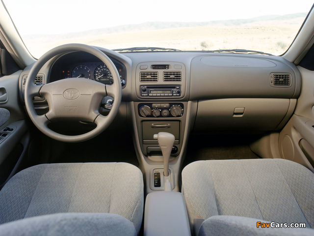 Images of Toyota Corolla Sedan US-spec 2001–02 (640 x 480)