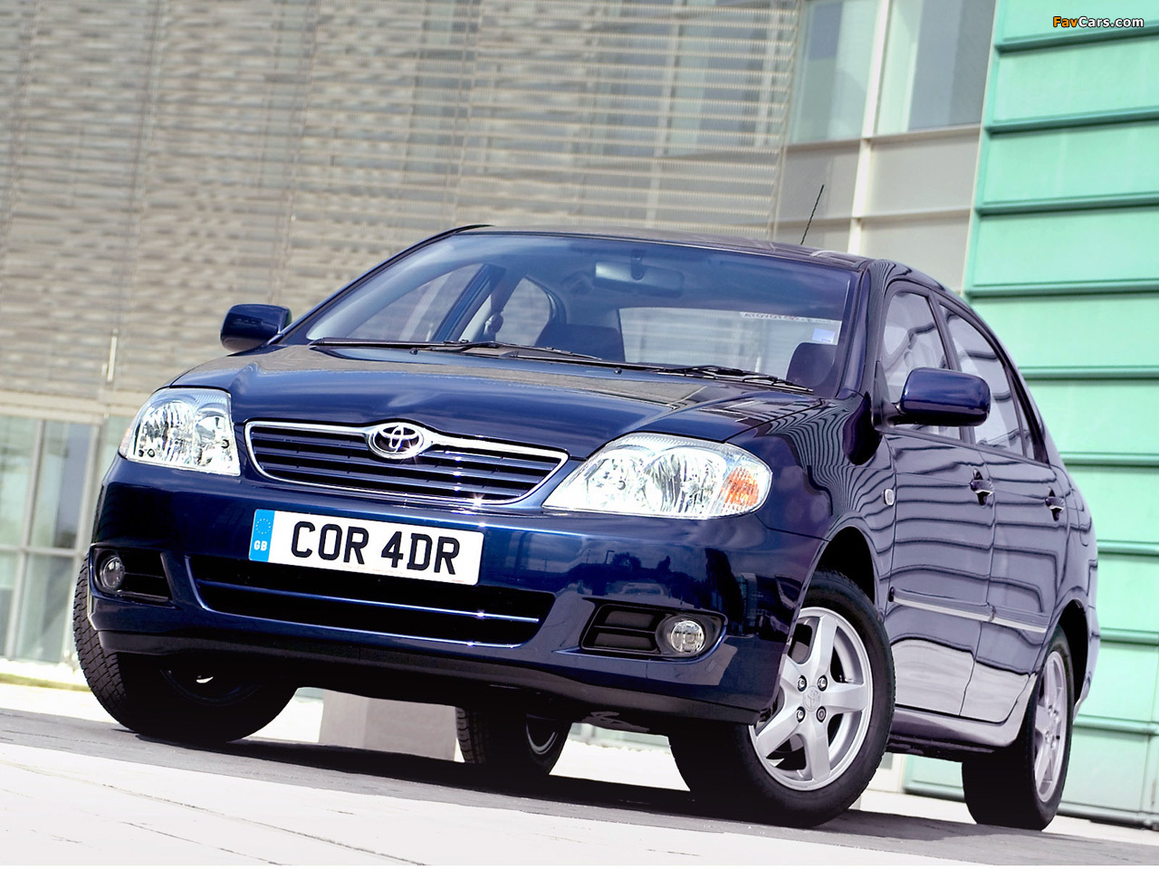 Images of Toyota Corolla Sedan UK-spec 2004–07 (1280 x 960)