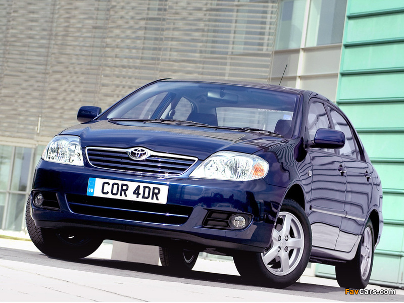 Images of Toyota Corolla Sedan UK-spec 2004–07 (800 x 600)