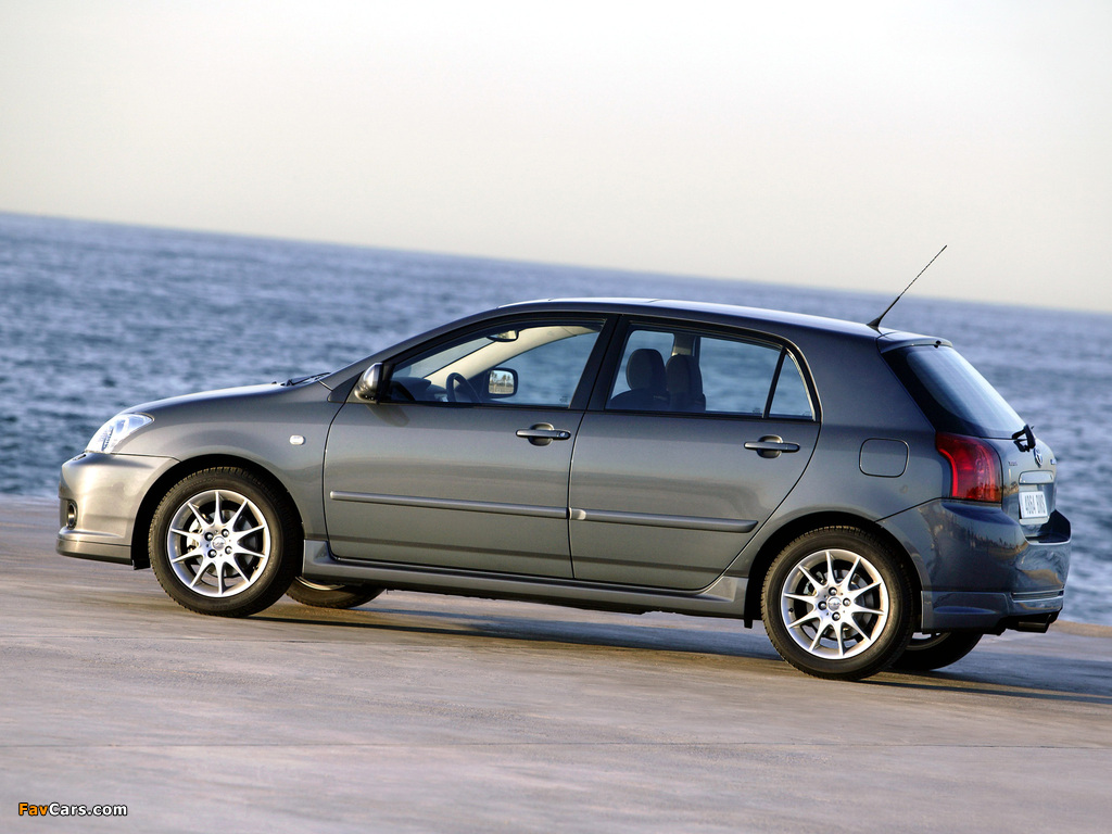 Images of Toyota Corolla T-Sport 5-door 2004–07 (1024 x 768)