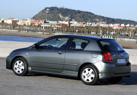 Images of Toyota Corolla 3-door 2004–07