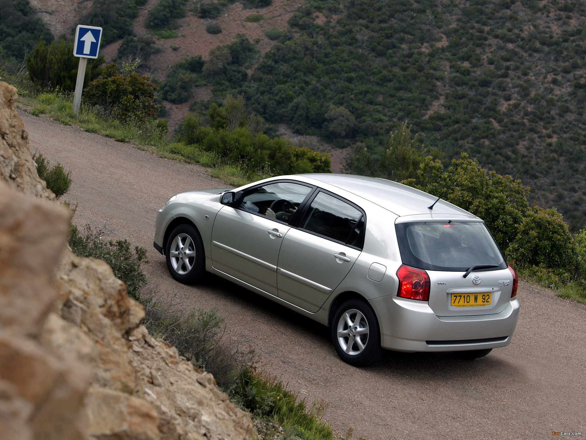 Images of Toyota Corolla 5-door 2004–07 (2048 x 1536)