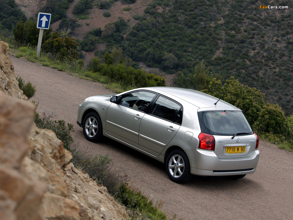 Images of Toyota Corolla 5-door 2004–07 (1024 x 768)