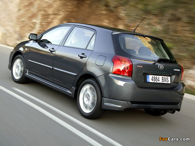 Images of Toyota Corolla T-Sport 5-door 2004–07 (640 x 480)