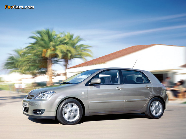 Images of Toyota Corolla 5-door 2004–07 (640 x 480)