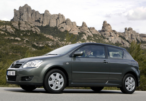 Images of Toyota Corolla 3-door 2004–07