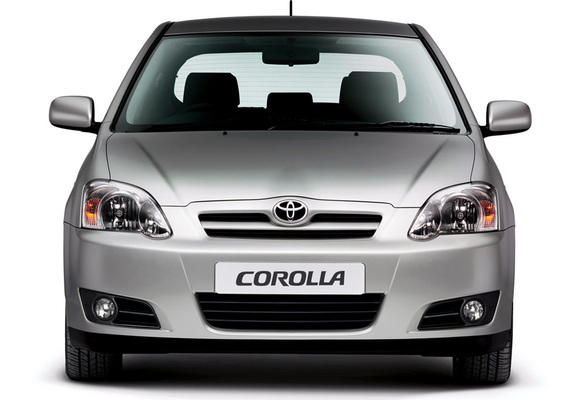 Images of Toyota Corolla 5-door 2004–07