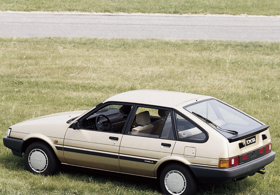 Photos of Toyota Corolla Liftback 1983–87