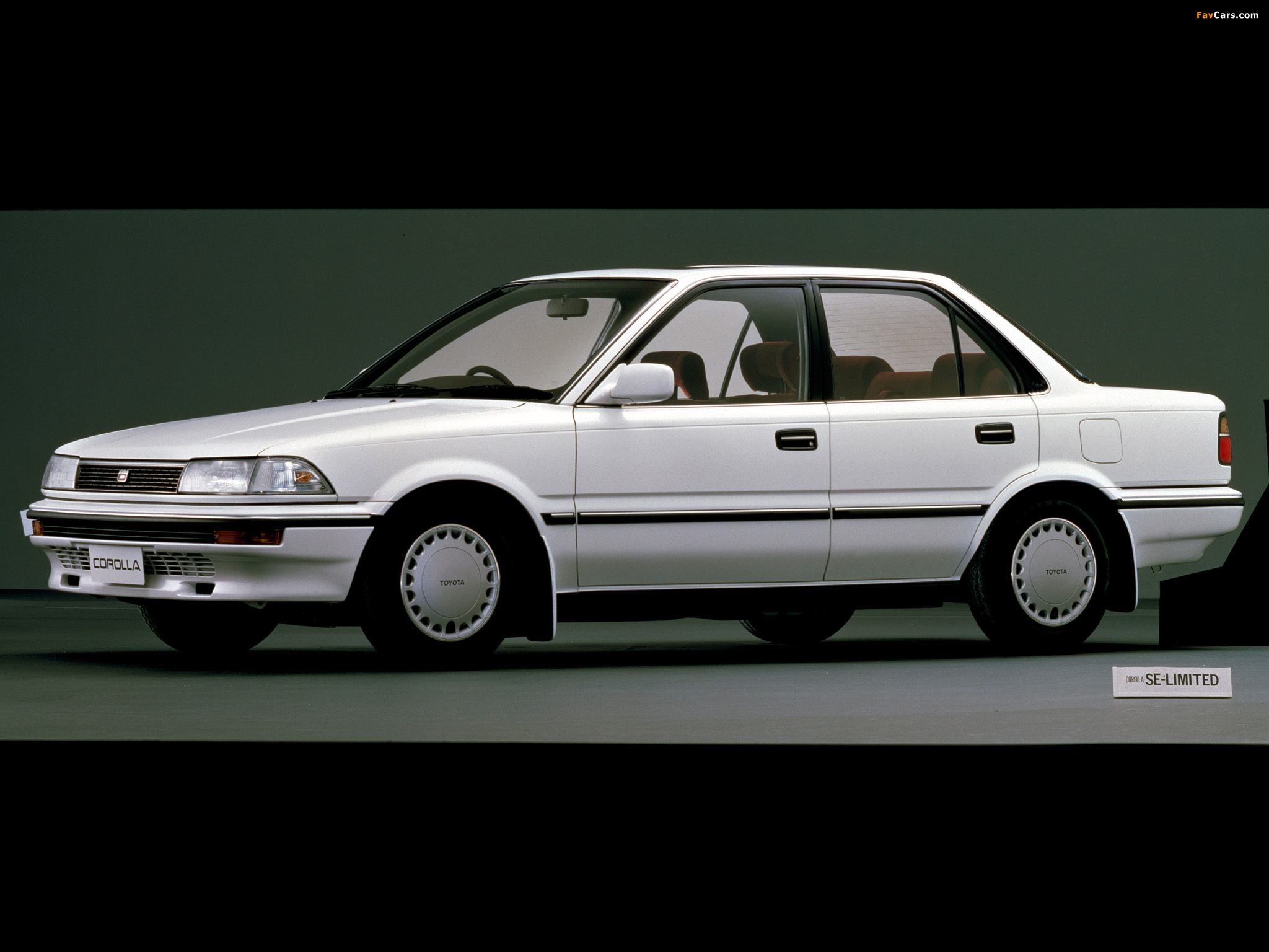 Photos of Toyota Corolla Sedan JP-spec 1987–91 (2048 x 1536)