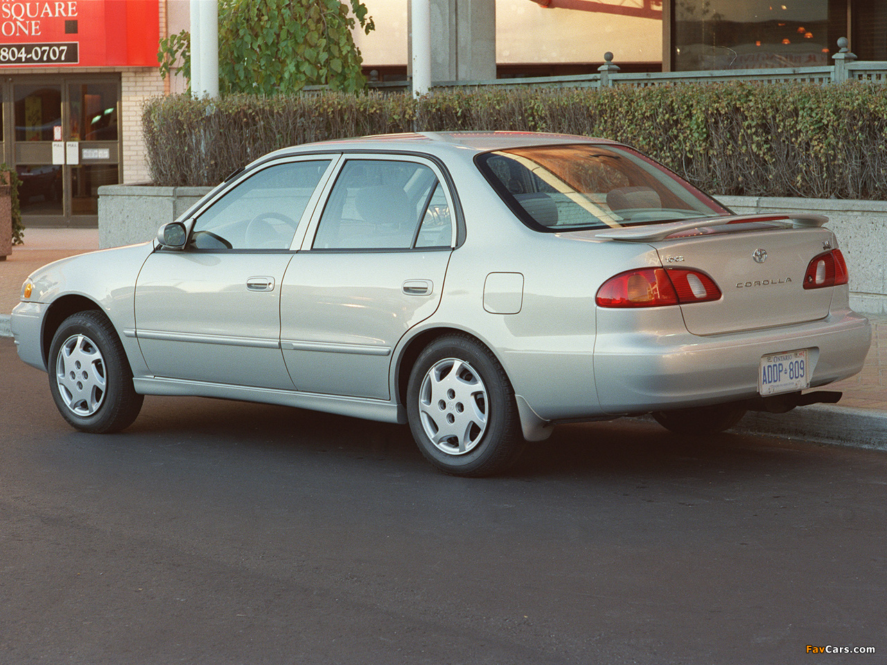 Photos of Toyota Corolla Sedan US-spec 1999–2000 (1280 x 960)