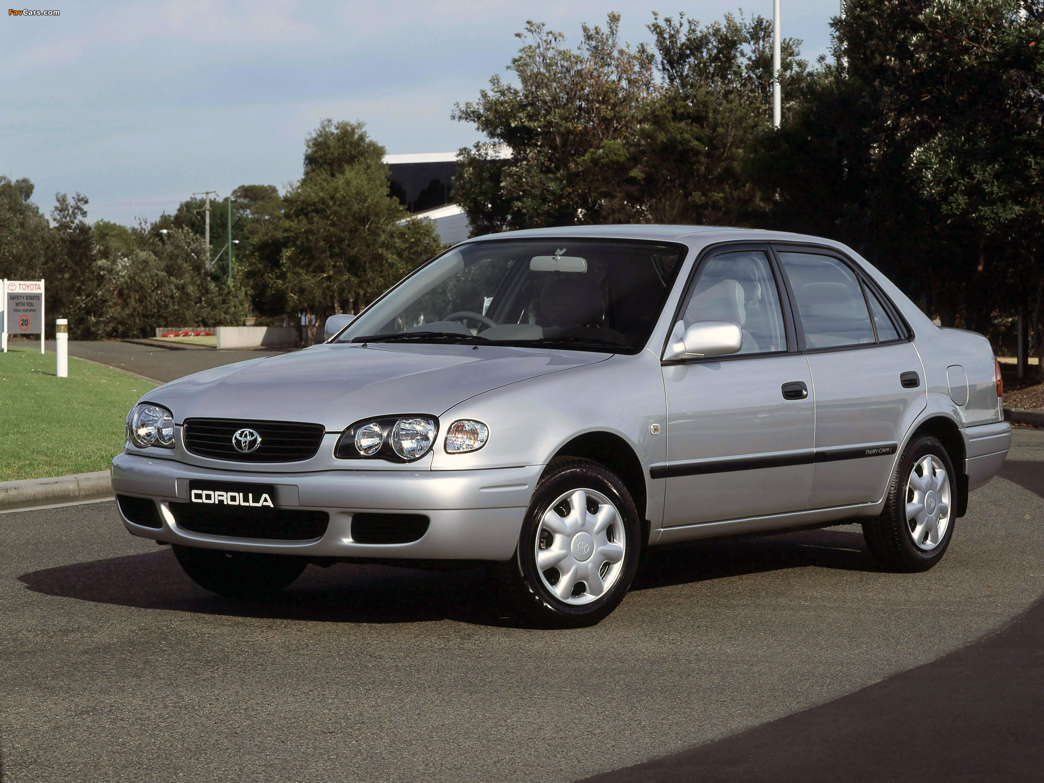 Photos of Toyota Corolla Sedan AU-spec 1999–2001 (2048 x 1536)