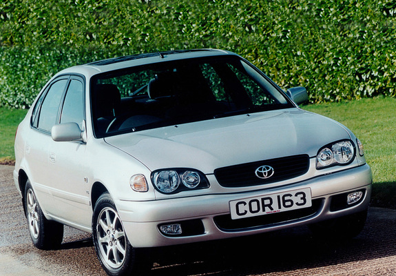 Photos of Toyota Corolla 5-door UK-spec (AE110) 1999–2001