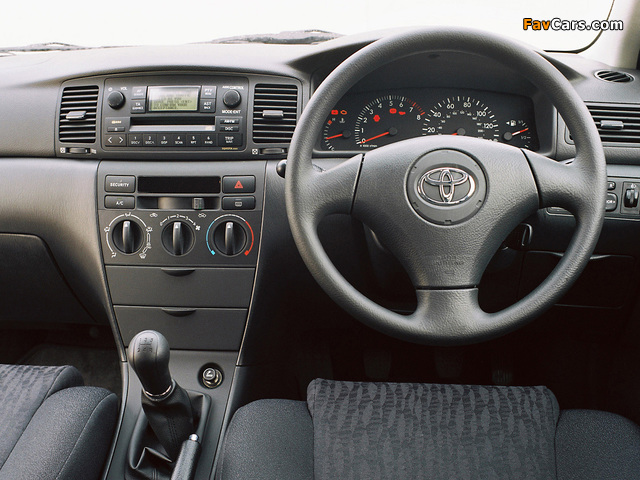 Photos of Toyota Corolla 5-door UK-spec 2001–04 (640 x 480)