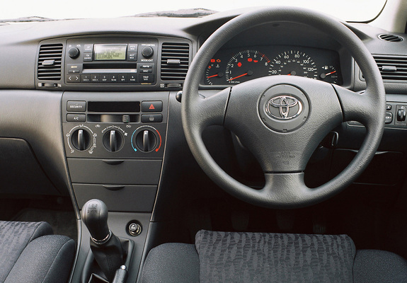 Photos of Toyota Corolla 5-door UK-spec 2001–04