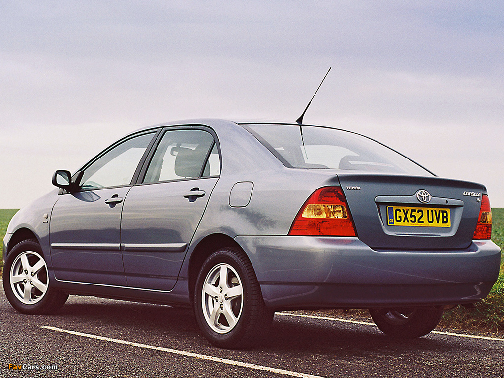 Photos of Toyota Corolla Sedan UK-spec 2001–04 (1024 x 768)