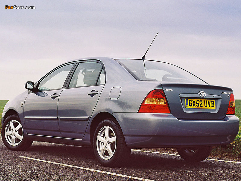 Photos of Toyota Corolla Sedan UK-spec 2001–04 (800 x 600)