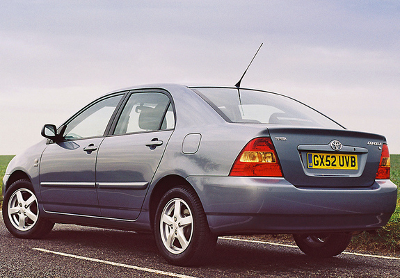 Photos of Toyota Corolla Sedan UK-spec 2001–04